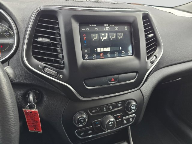 Used 2019 Jeep Cherokee Latitude w/ Popular Appearance Group FWD image 26
