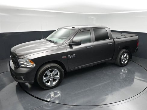 Used 2018 RAM 1500 Express w/ Express Value Package AWD/4WD image 19