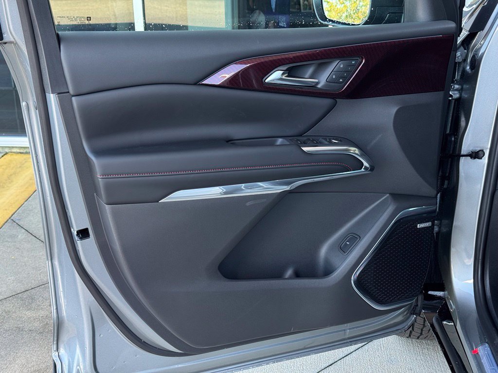 New 2027 Chevrolet Traverse RS w/ LPO, Floor Liner Package FWD image 25