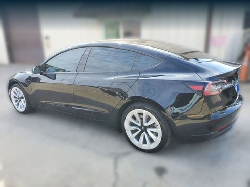 Used 2022 Tesla Model 3 Standard Range image 4