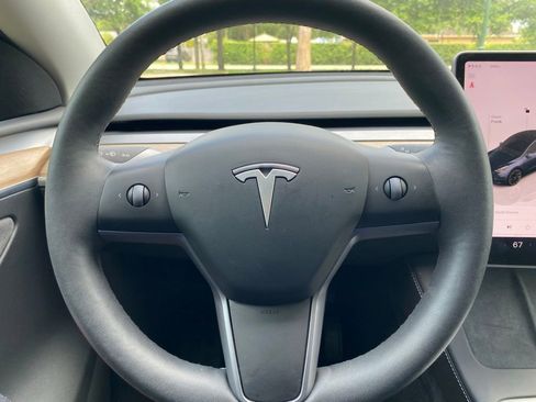 Used 2024 Tesla Model Y Long Range AWD/4WD image 23