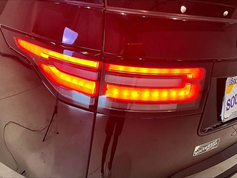 Used 2020 Land Rover Discovery Landmark AWD/4WD image 23