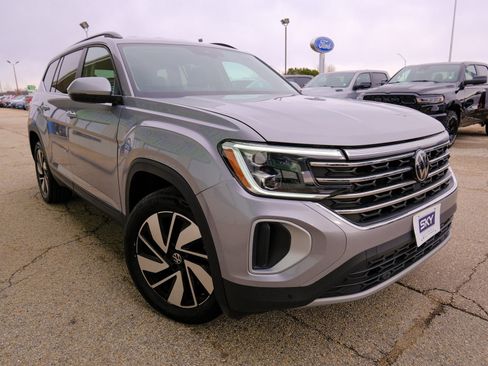 Used 2024 Volkswagen Atlas SE image 13