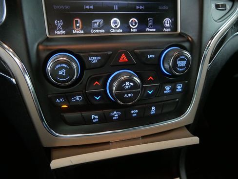 Used 2015 Jeep Grand Cherokee Overland w/ Advanced Technology Group image 28