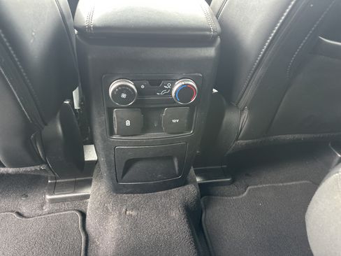 Used 2022 Ford Explorer XLT w/ Equipment Group 202A RWD image 28