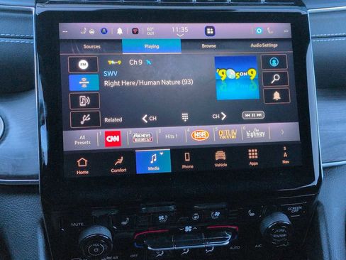 Used 2024 Jeep Grand Cherokee Overland w/ Luxury Tech Group IV image 29