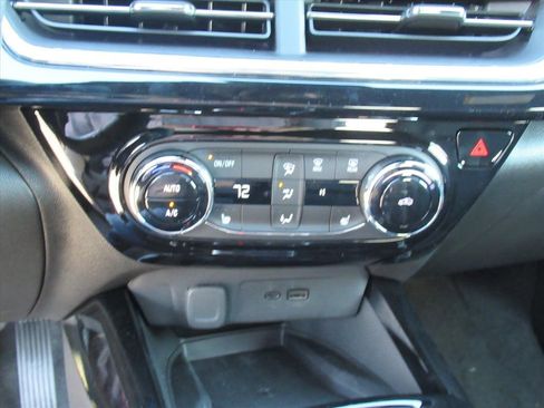 New 2026 Chevrolet Trax RS w/ Sunroof Package image 24