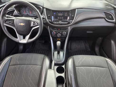 Used 2022 Chevrolet Trax LT w/ LT Convenience Package image 7