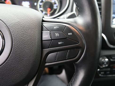 Used 2021 Jeep Cherokee Trailhawk image 21