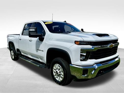 Used 2024 Chevrolet Silverado 2500 LT image 2