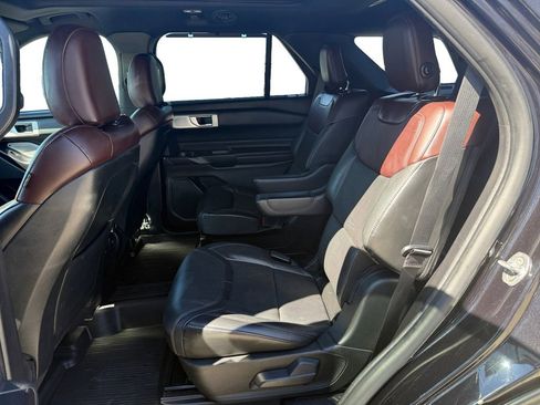 Used 2020 Ford Explorer Platinum w/ Premium Technology Package image 13