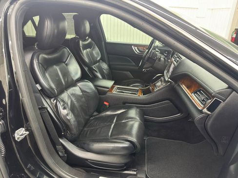Used 2017 Lincoln Continental Select image 10