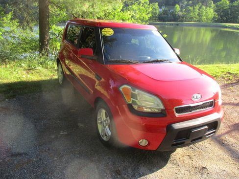 Used 2010 Kia Soul + w/ Audio Pkg FWD image 6