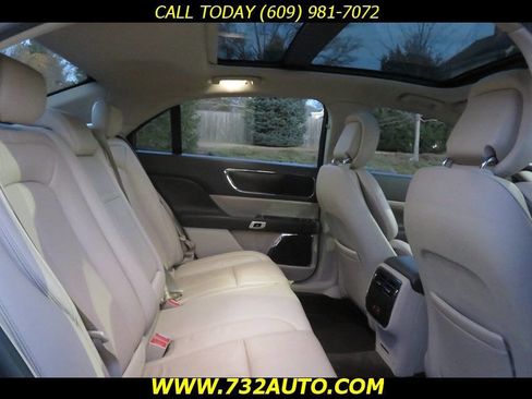 Used 2018 Lincoln Continental Select w/ Continental Climate Package image 16