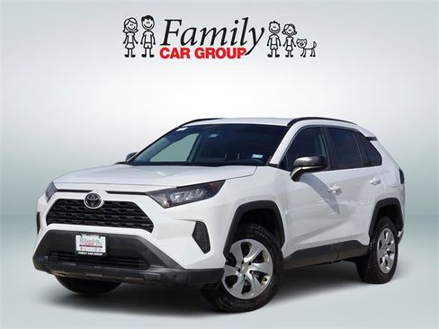Used 2021 Toyota RAV4 LE image 1