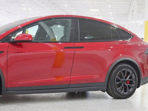 Used 2024 Tesla Model X Plaid image 3