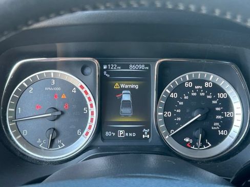 Used 2017 Nissan Titan SL AWD/4WD image 23