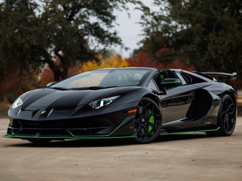 Used 2021 Lamborghini Aventador SVJ image 2