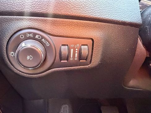 Used 2021 Jeep Compass Limited w/ Sun and Sound Group AWD/4WD image 17