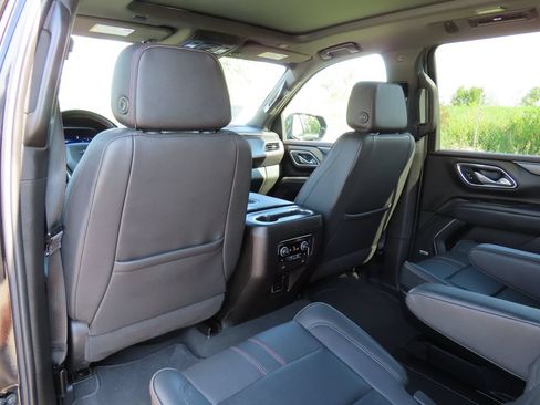 Certified 2024 Chevrolet Suburban RST w/ Luxury Package AWD/4WD image 29