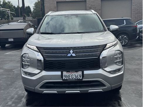 Used 2023 Mitsubishi Outlander SEL image 2