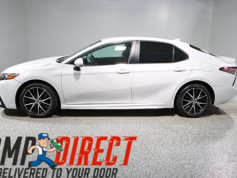 Used 2023 Toyota Camry SE image 10