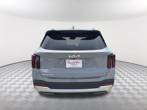 Used 2025 Kia Sorento EX w/ Panoramic Sunroof Package FWD image 16