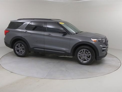 Certified 2022 Ford Explorer XLT w/ Equipment Group 202A image 13