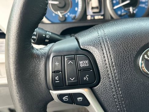 Used 2017 Toyota Sienna XLE w/ XLE Navigation Package FWD image 23