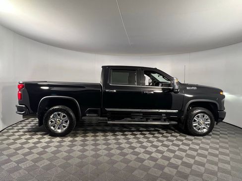 Used 2024 Chevrolet Silverado 2500 High Country w/ Technology Package image 5