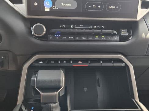 Used 2026 Toyota Sequoia Platinum AWD/4WD image 18