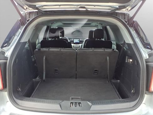 Used 2022 Ford Explorer XLT w/ Equipment Group 202A image 14