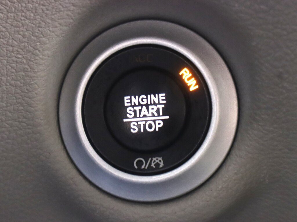 Used 2021 Chrysler Pacifica Touring-L FWD image 26