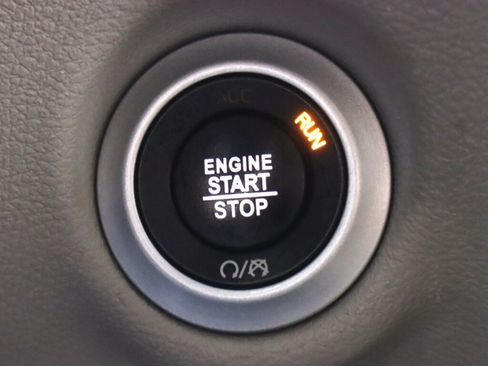 Used 2021 Chrysler Pacifica Touring-L FWD image 26
