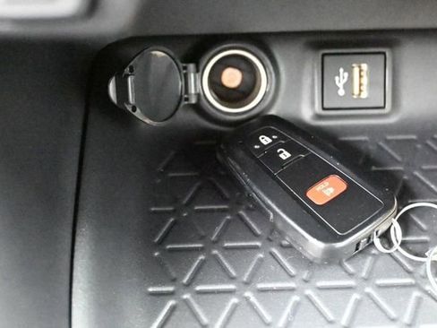 Certified 2025 Toyota RAV4 XLE AWD/4WD image 18