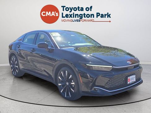 Used 2023 Toyota Crown Platinum AWD/4WD image 7