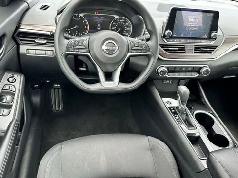 Used 2024 Nissan Altima 2.5 SV image 8