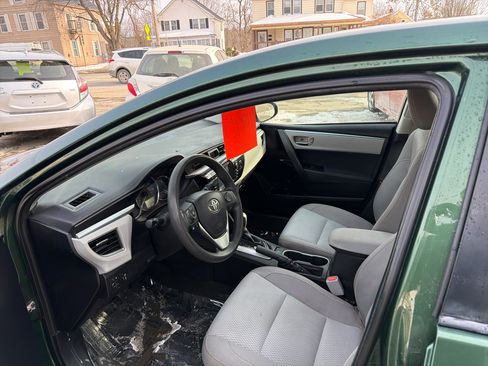 Used 2016 Toyota Corolla LE CVT image 7