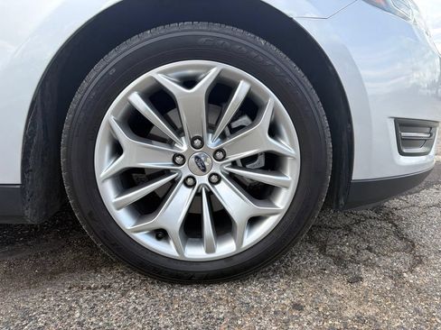 Used 2019 Ford Taurus Limited FWD image 38