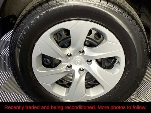 Used 2021 Toyota RAV4 LE AWD/4WD image 28