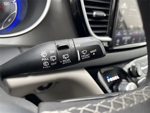 Used 2024 Chrysler Pacifica Touring-L image 43