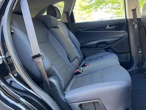 Used 2016 Kia Sorento FWD image 32