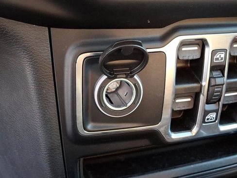 Certified 2022 Jeep Wrangler Unlimited Sahara w/ Cold Weather Group image 11