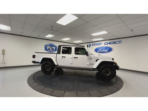 Used 2020 Jeep Gladiator Overland AWD/4WD image 3