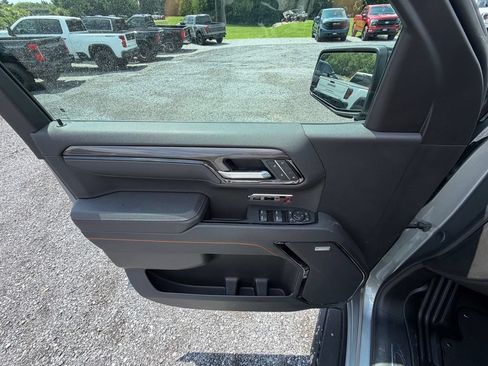 Used 2025 GMC Sierra 1500 AT4 w/ Technology Package AWD/4WD image 6