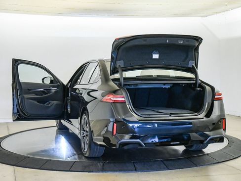 Used 2024 BMW 540i xDrive w/ M Sport Package AWD/4WD image 25