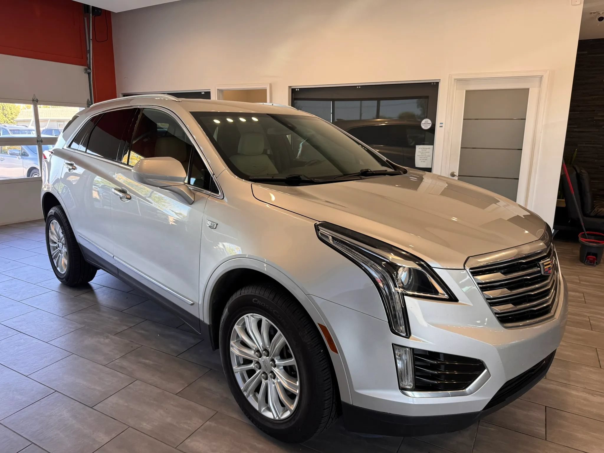 Used 2019 Cadillac XT5 FWD image 4