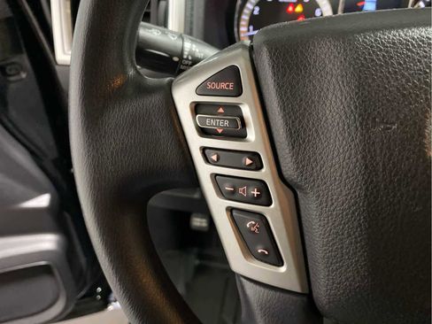 Used 2018 Nissan Titan SV image 14