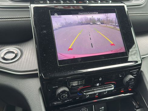 Used 2024 Jeep Grand Cherokee Altitude image 16