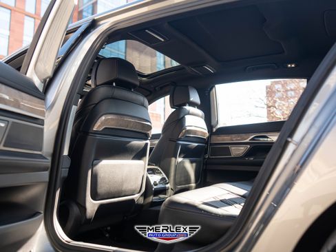 Used 2020 BMW 750i xDrive xDrive M SPORT LINE w/ Executive Package image 21